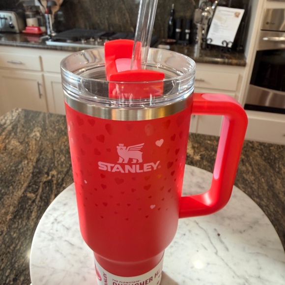 Stanley Red Heart Quencher Tumbler Valentine’s edition - Picture 4 of 6